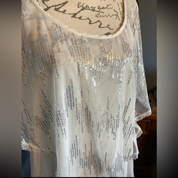 Maurice’s 1xl top - Picture 2 of 4